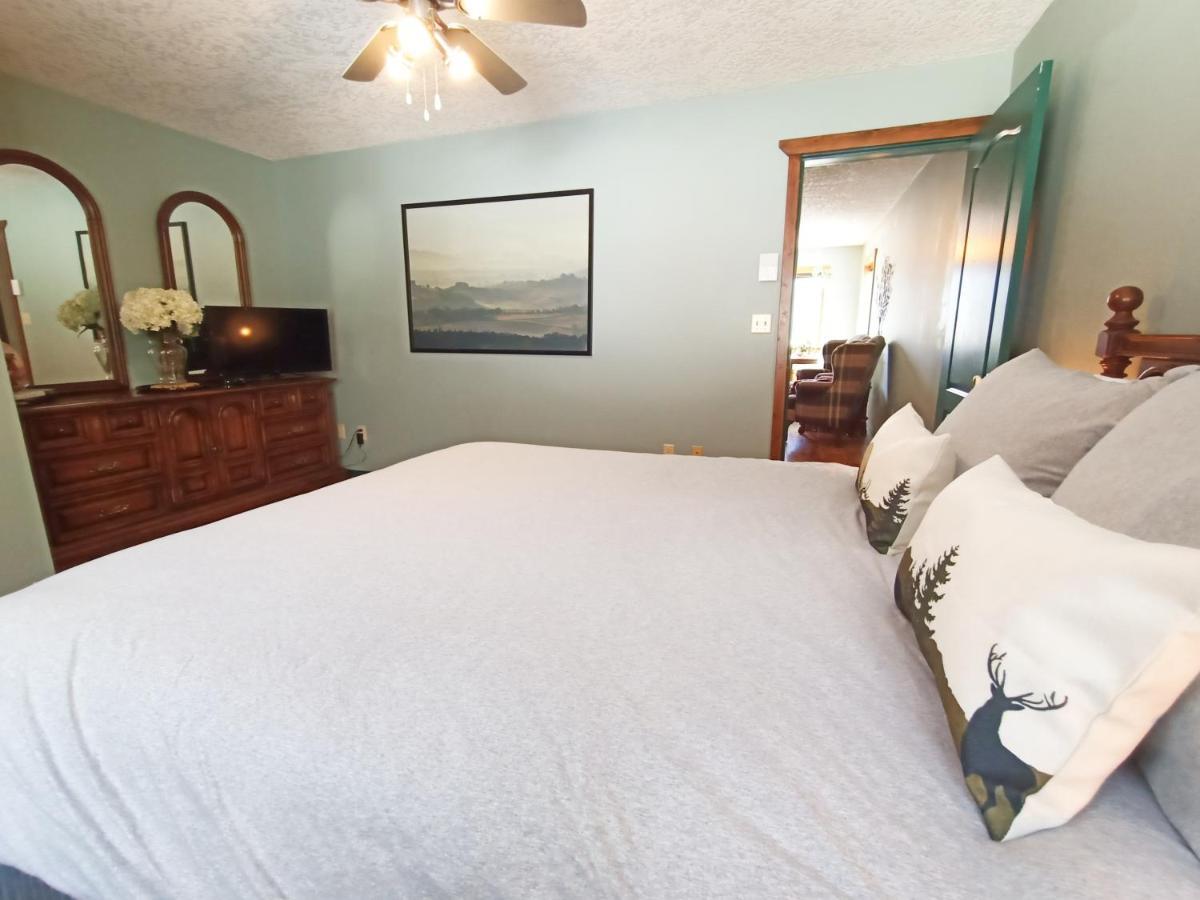 2Mins To Town, Ac & Sauna, Self Check-In, Full Kitchen, Free Laundry & Parking, Family Pet Friendly, Comfortably Sleeps Up To 10 Golden Exteriér fotografie