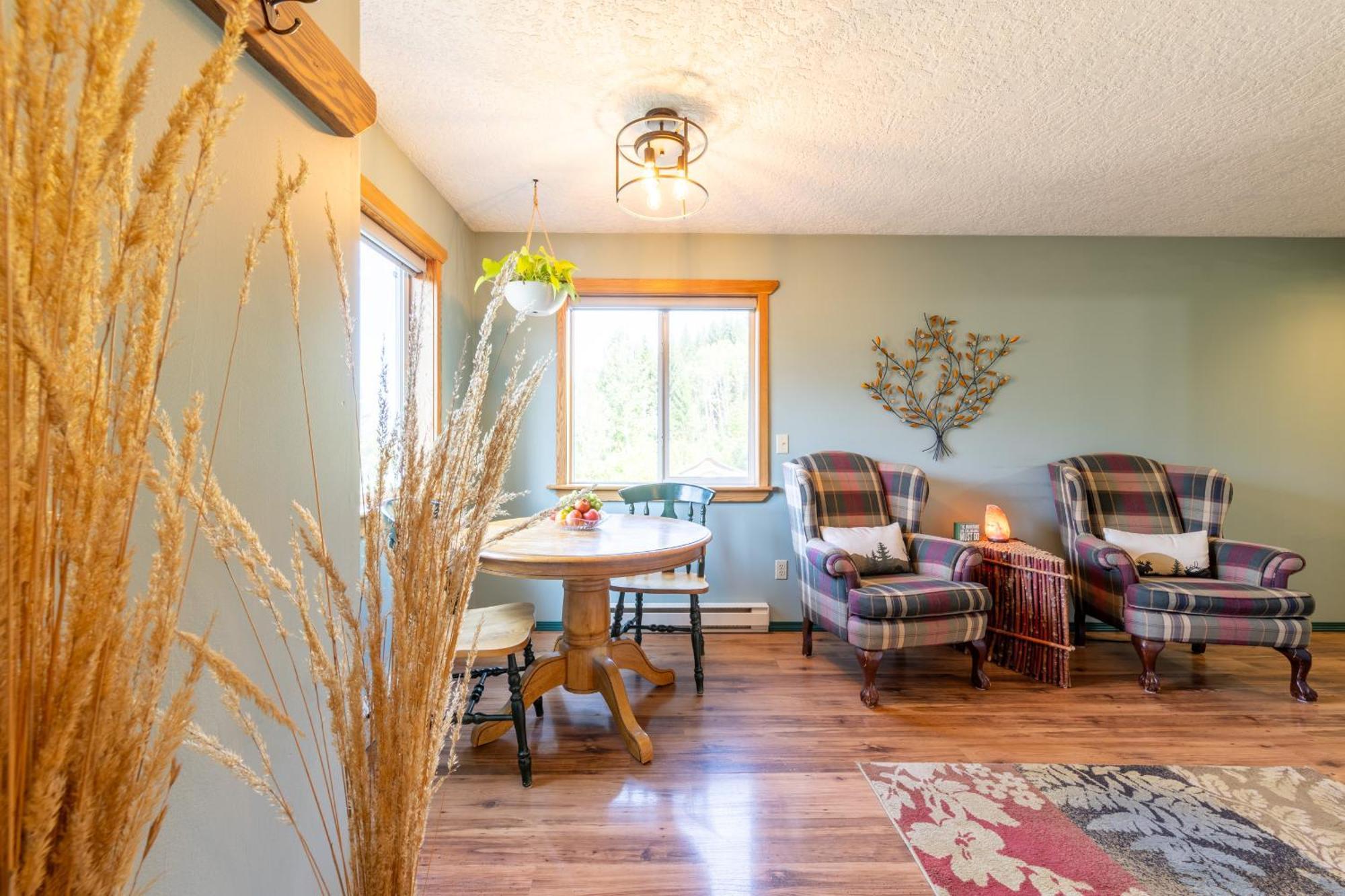 2Mins To Town, Ac & Sauna, Self Check-In, Full Kitchen, Free Laundry & Parking, Family Pet Friendly, Comfortably Sleeps Up To 10 Golden Exteriér fotografie