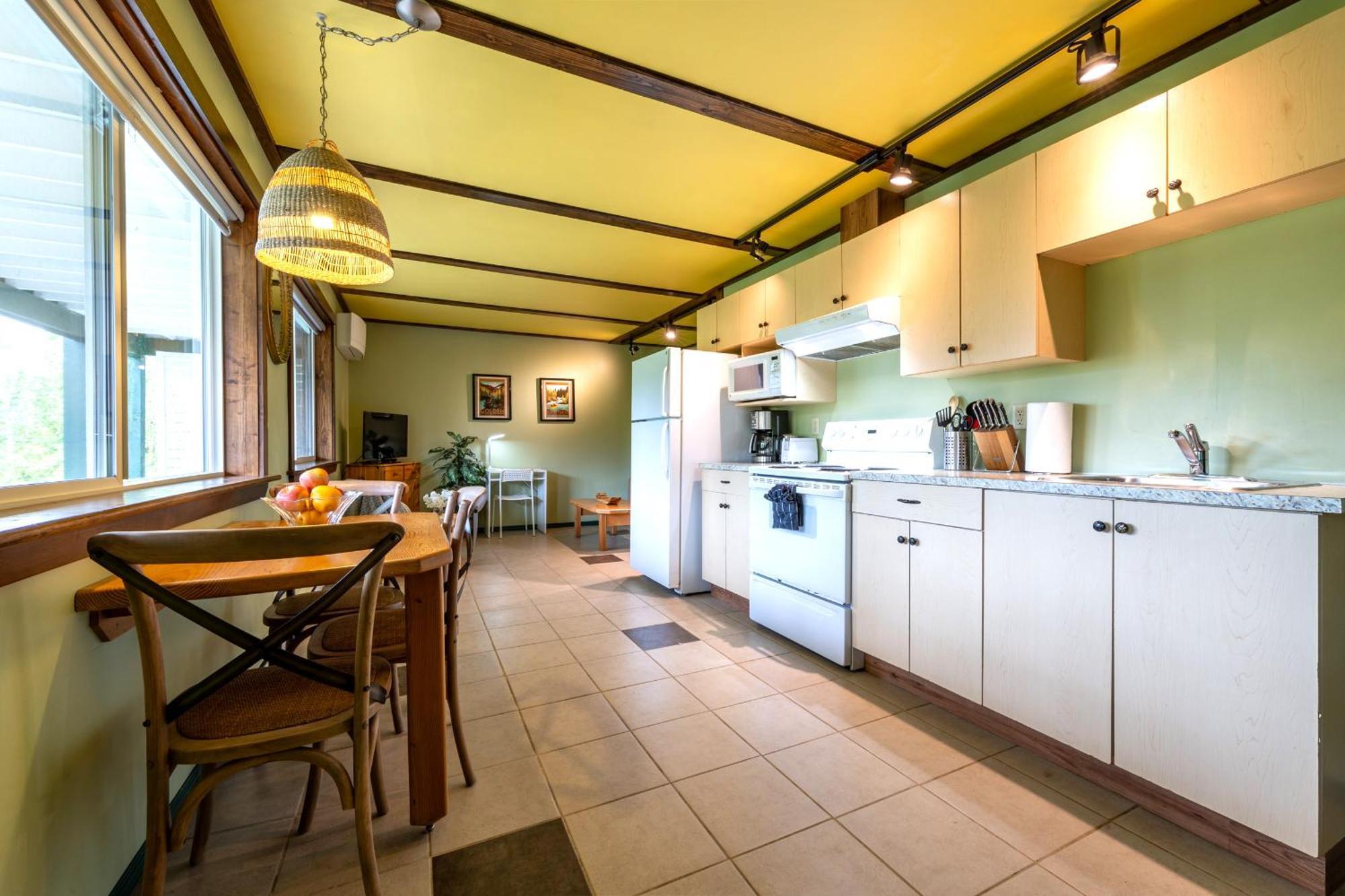 2Mins To Town, Ac & Sauna, Self Check-In, Full Kitchen, Free Laundry & Parking, Family Pet Friendly, Comfortably Sleeps Up To 10 Golden Exteriér fotografie