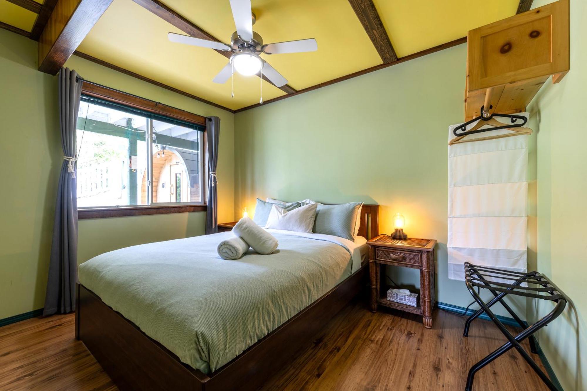2Mins To Town, Ac & Sauna, Self Check-In, Full Kitchen, Free Laundry & Parking, Family Pet Friendly, Comfortably Sleeps Up To 10 Golden Exteriér fotografie