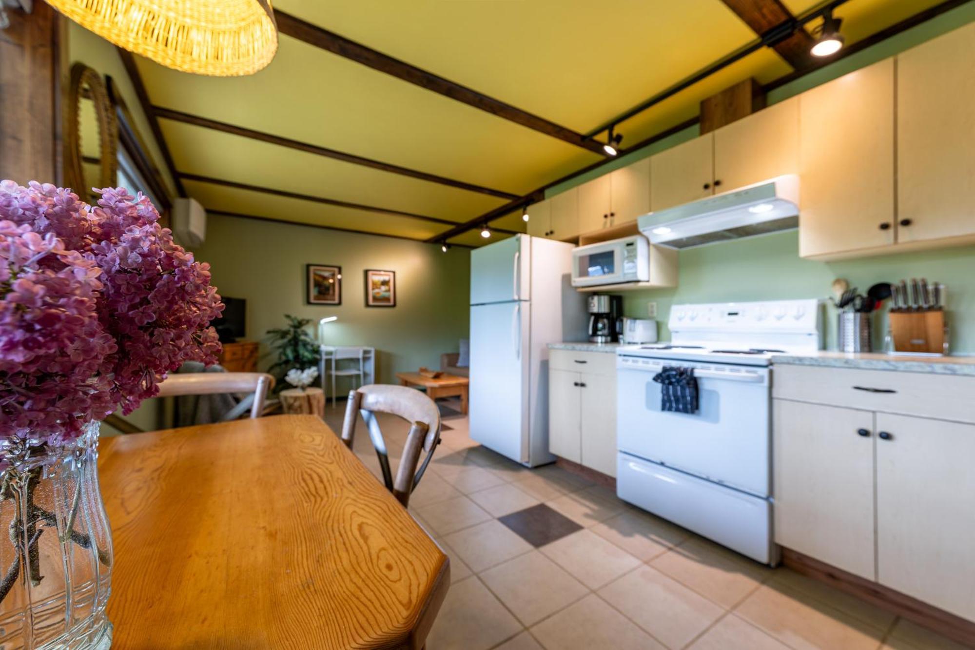 2Mins To Town, Ac & Sauna, Self Check-In, Full Kitchen, Free Laundry & Parking, Family Pet Friendly, Comfortably Sleeps Up To 10 Golden Exteriér fotografie
